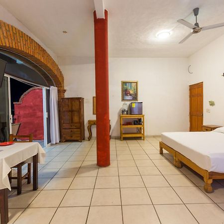 Traditional Sierra Leon Oceanfront Rooms - Adults Only プエルトバラータ エクステリア 写真
