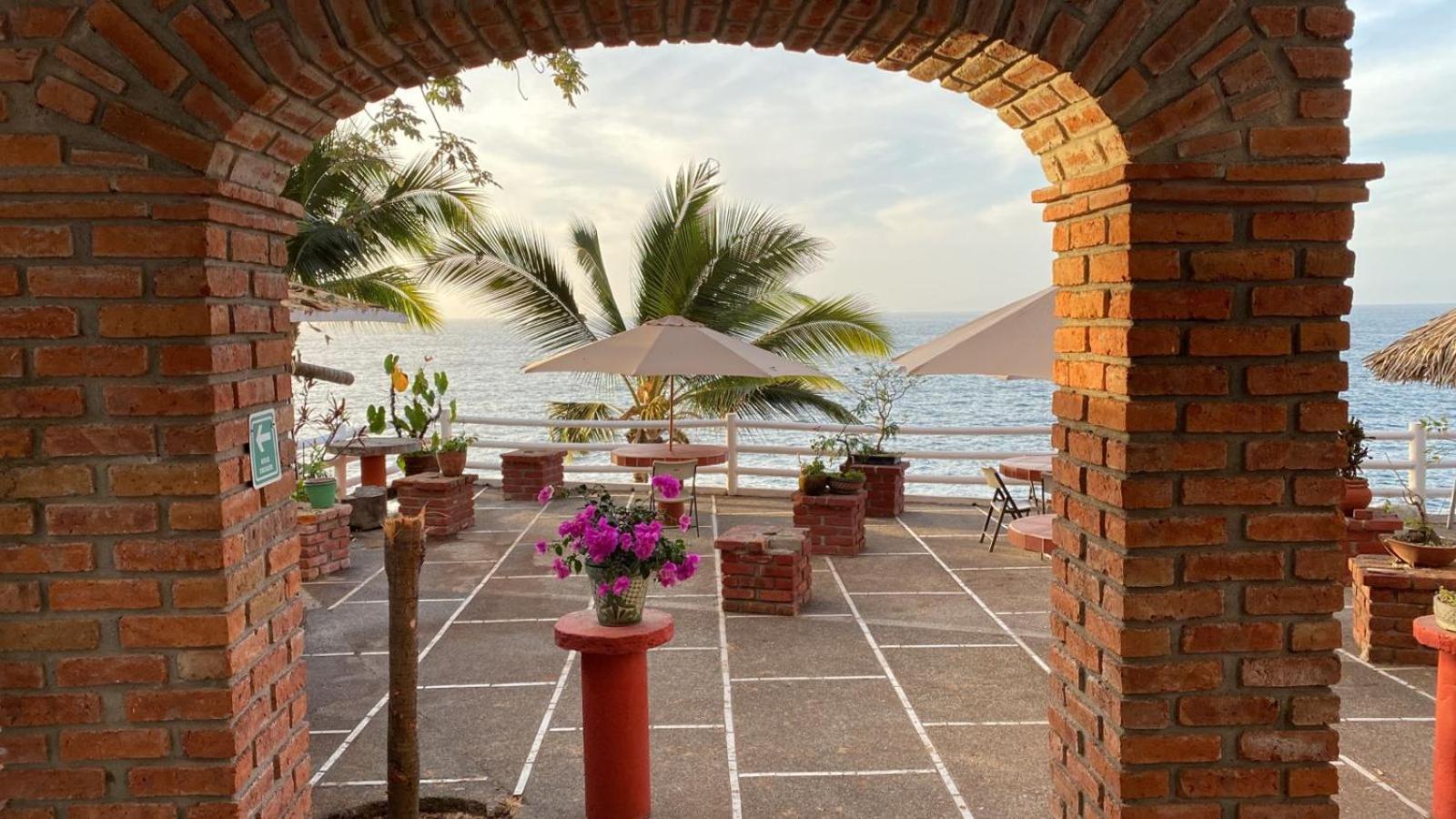 Traditional Sierra Leon Oceanfront Rooms - Adults Only プエルトバラータ エクステリア 写真