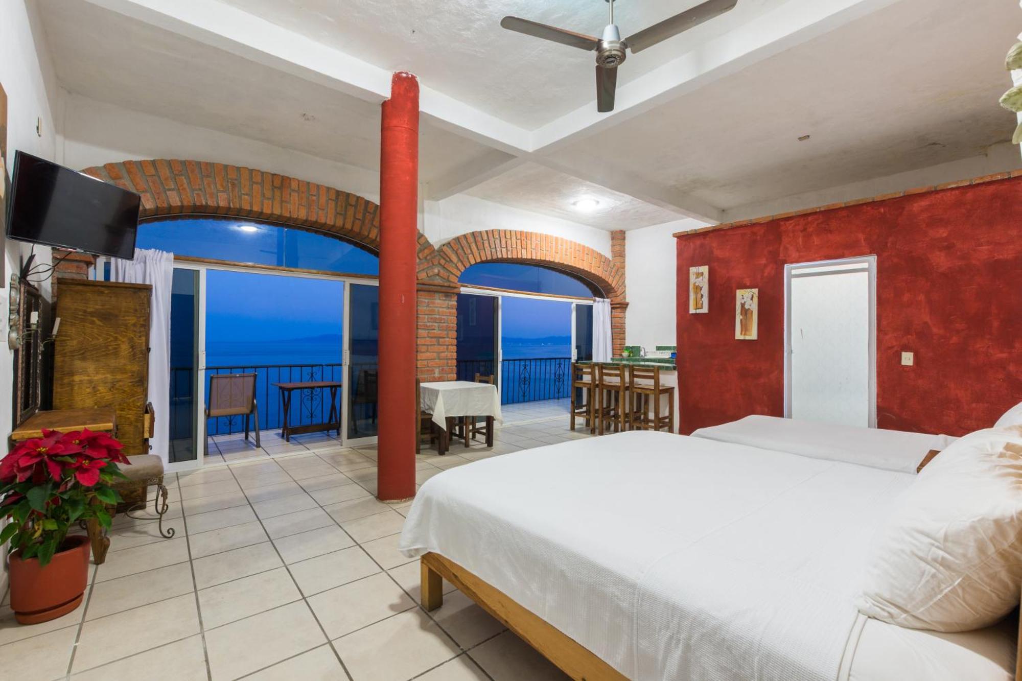 Traditional Sierra Leon Oceanfront Rooms - Adults Only プエルトバラータ エクステリア 写真