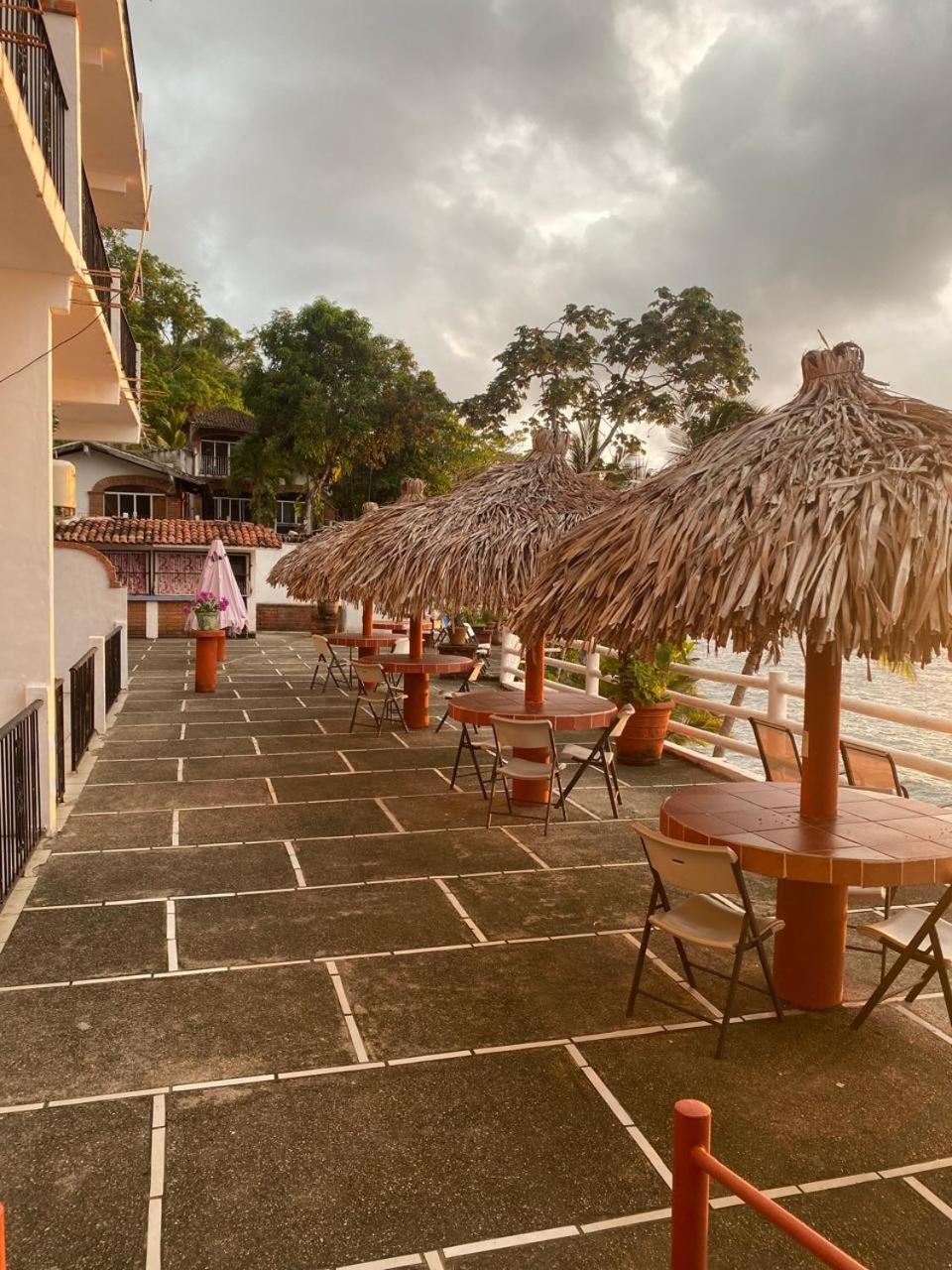 Traditional Sierra Leon Oceanfront Rooms - Adults Only プエルトバラータ エクステリア 写真