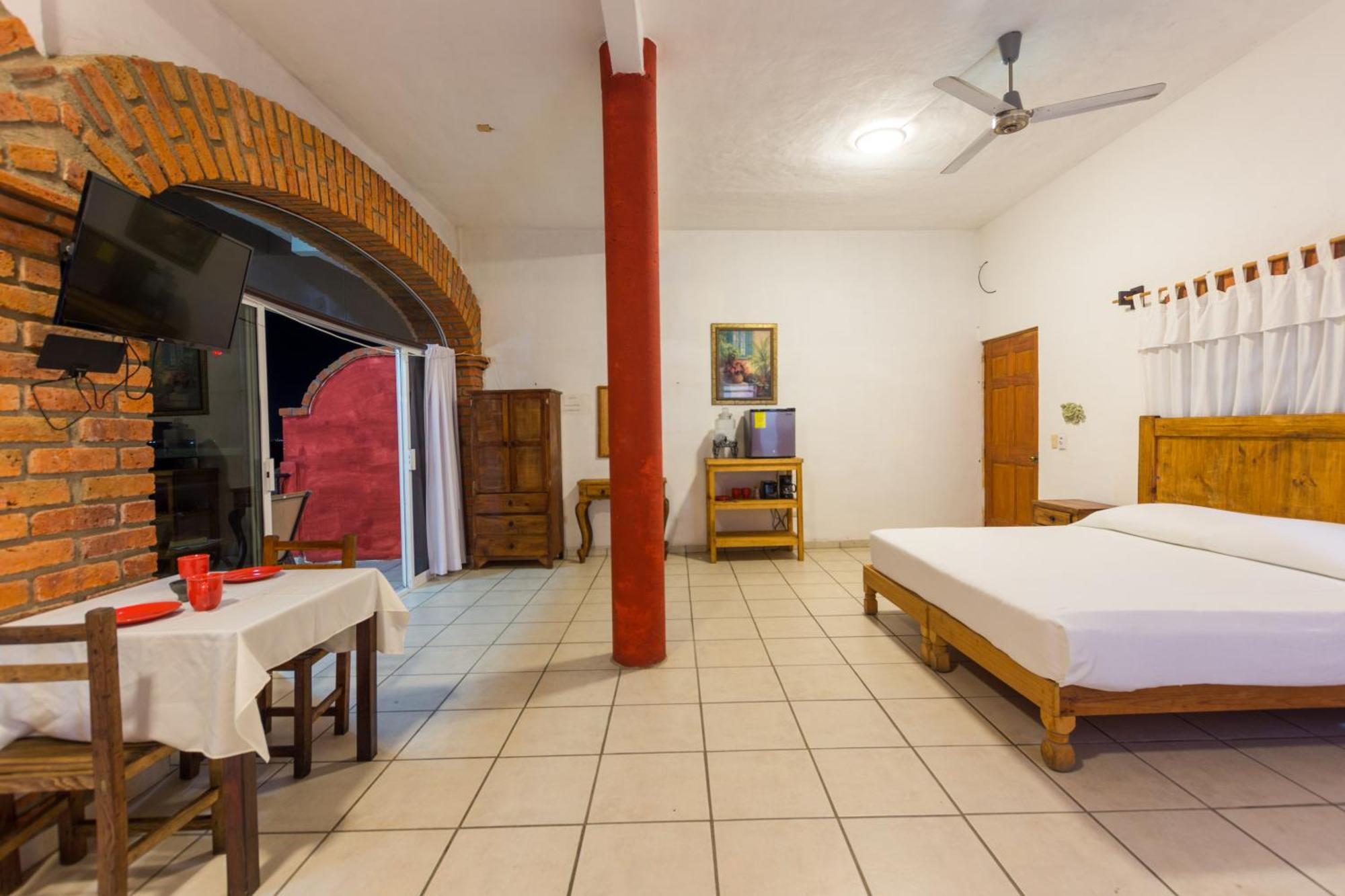 Traditional Sierra Leon Oceanfront Rooms - Adults Only プエルトバラータ エクステリア 写真