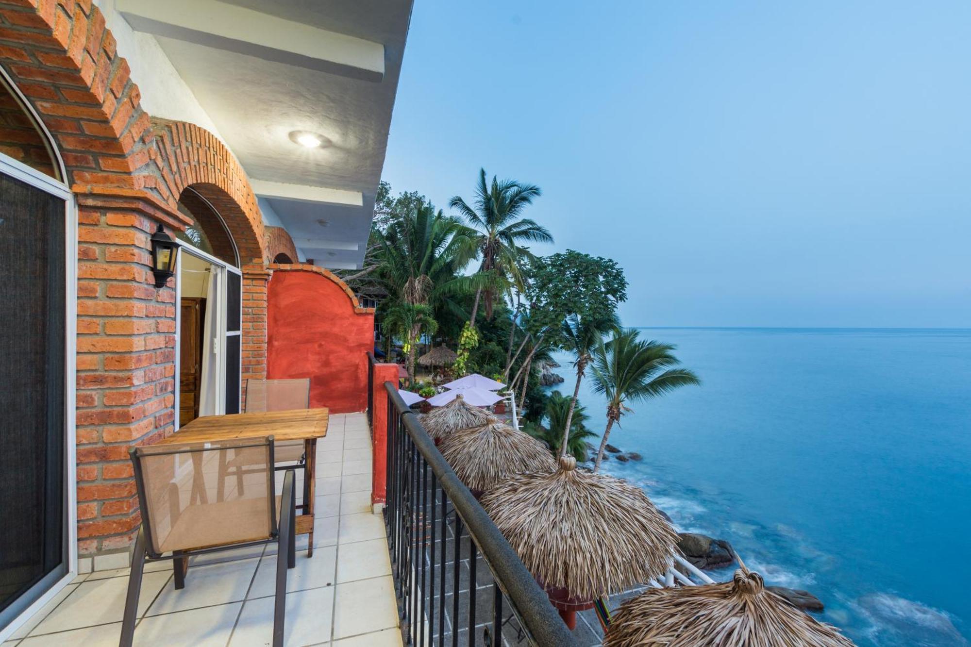 Traditional Sierra Leon Oceanfront Rooms - Adults Only プエルトバラータ エクステリア 写真
