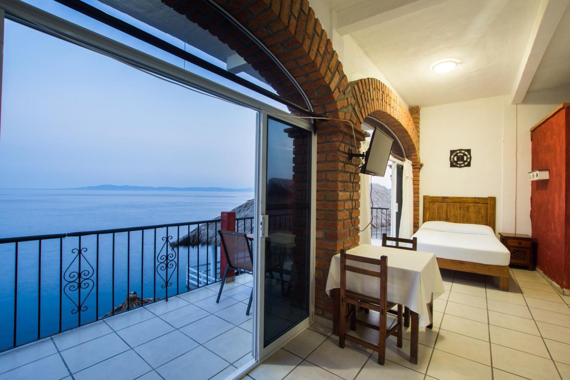 Traditional Sierra Leon Oceanfront Rooms - Adults Only プエルトバラータ エクステリア 写真