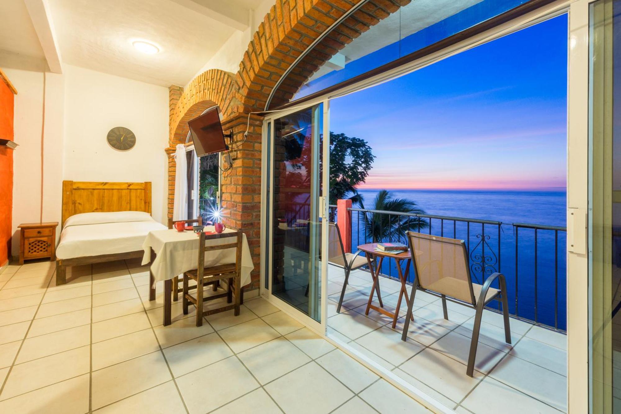 Traditional Sierra Leon Oceanfront Rooms - Adults Only プエルトバラータ エクステリア 写真