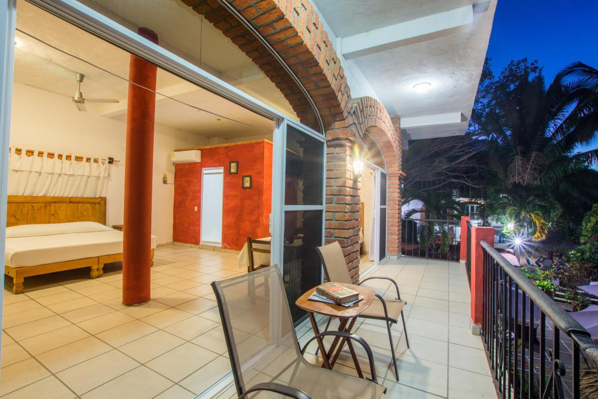 Traditional Sierra Leon Oceanfront Rooms - Adults Only プエルトバラータ エクステリア 写真