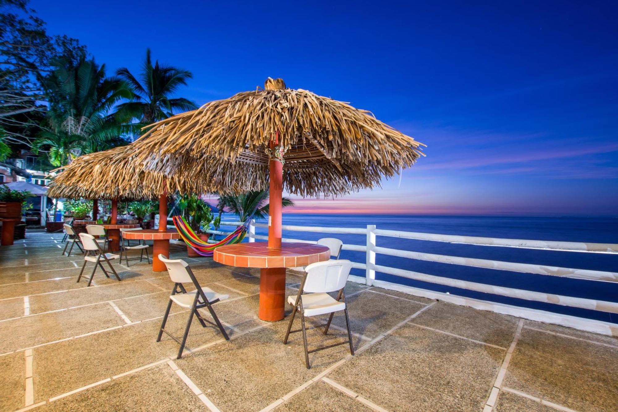 Traditional Sierra Leon Oceanfront Rooms - Adults Only プエルトバラータ エクステリア 写真