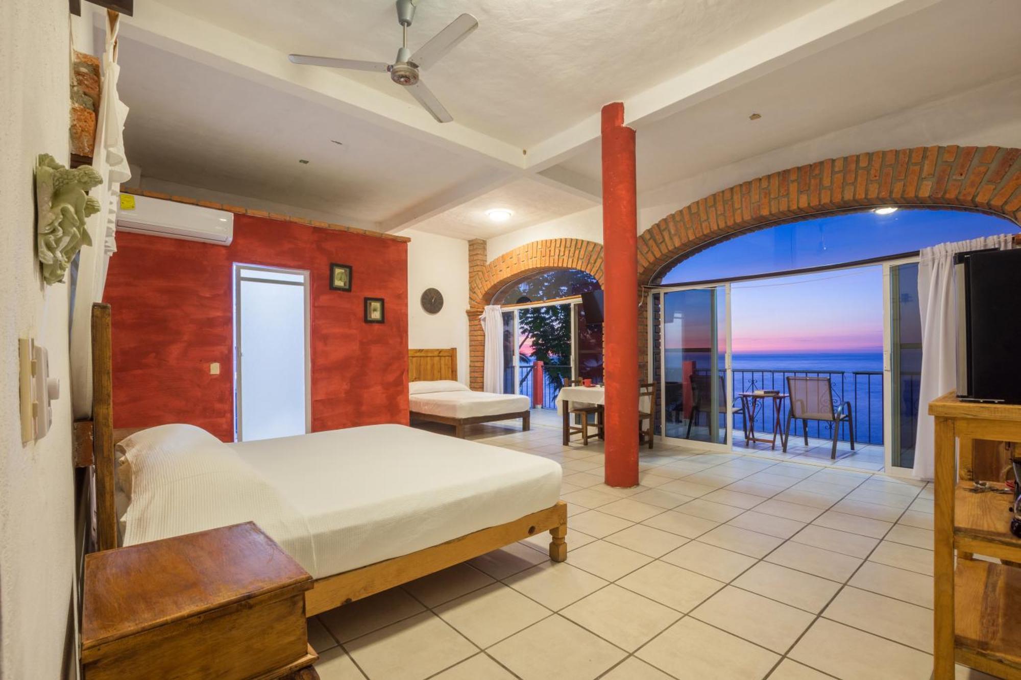 Traditional Sierra Leon Oceanfront Rooms - Adults Only プエルトバラータ エクステリア 写真