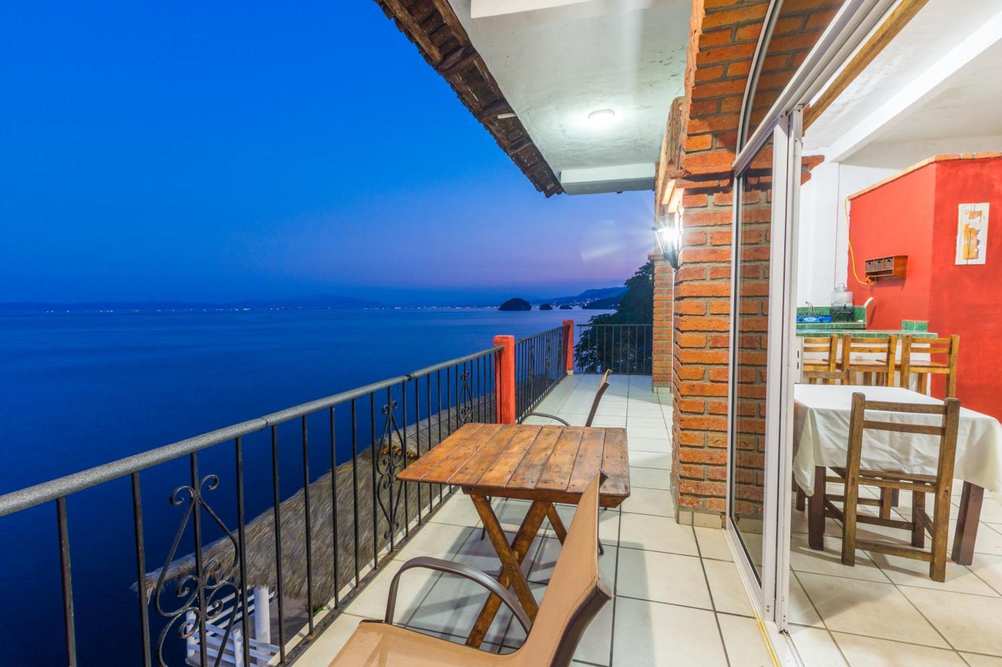Traditional Sierra Leon Oceanfront Rooms - Adults Only プエルトバラータ エクステリア 写真