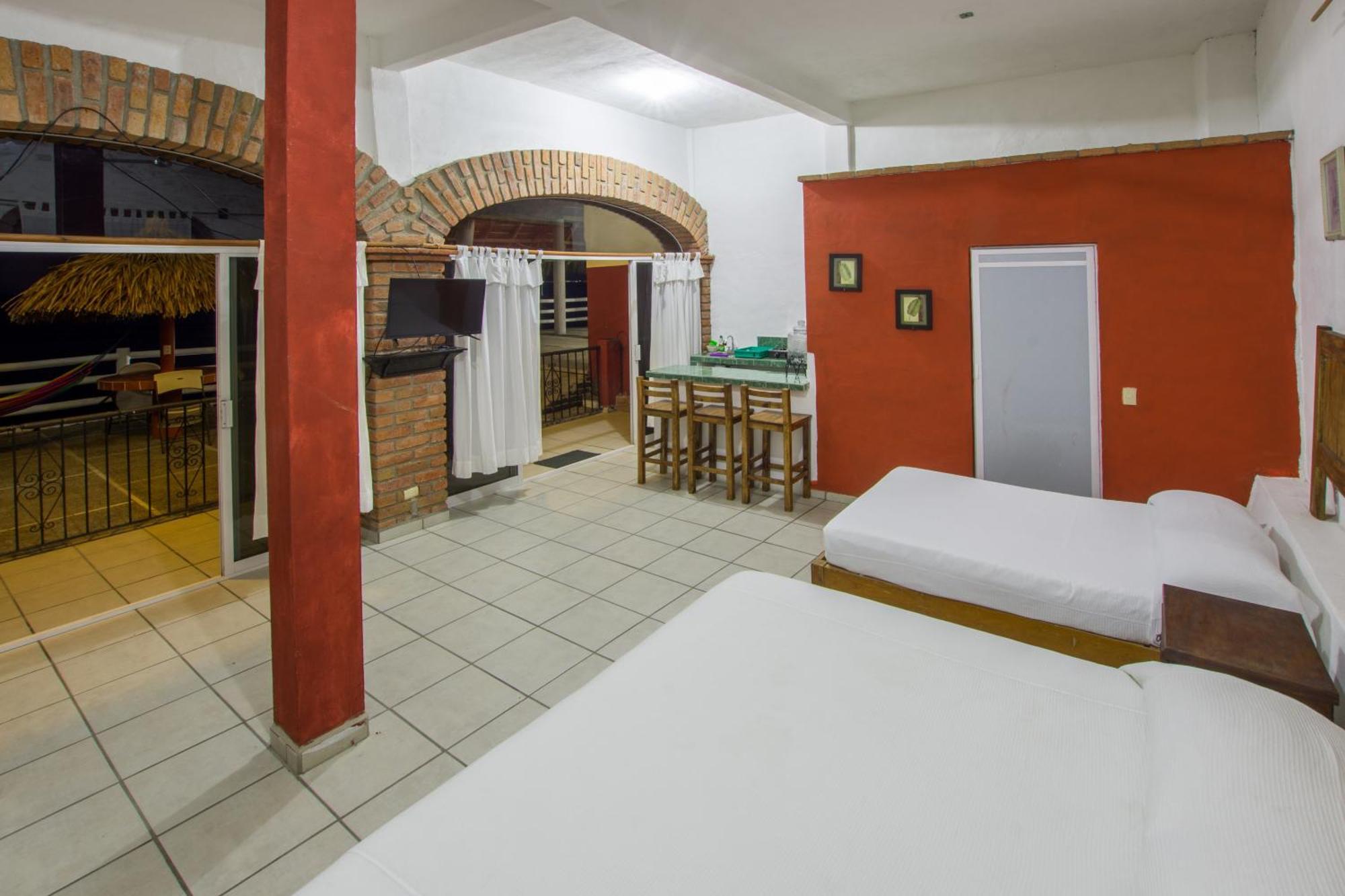 Traditional Sierra Leon Oceanfront Rooms - Adults Only プエルトバラータ エクステリア 写真
