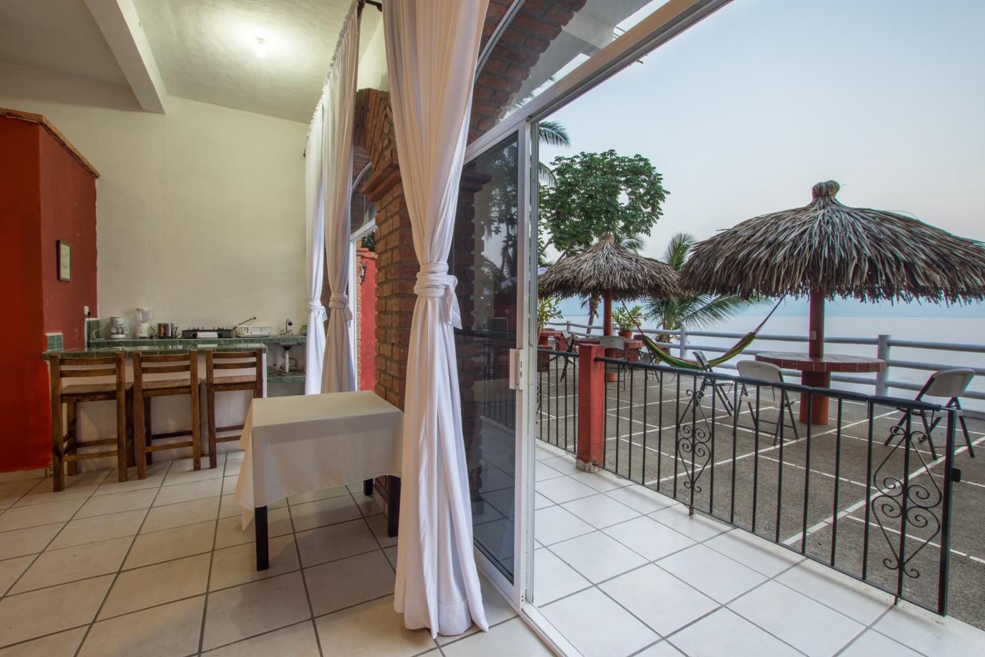 Traditional Sierra Leon Oceanfront Rooms - Adults Only プエルトバラータ エクステリア 写真