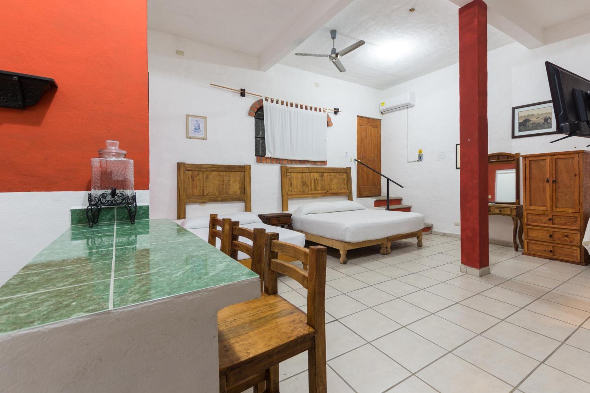 Traditional Sierra Leon Oceanfront Rooms - Adults Only プエルトバラータ エクステリア 写真
