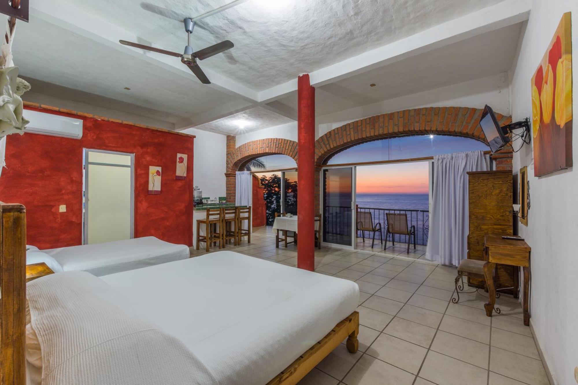 Traditional Sierra Leon Oceanfront Rooms - Adults Only プエルトバラータ エクステリア 写真