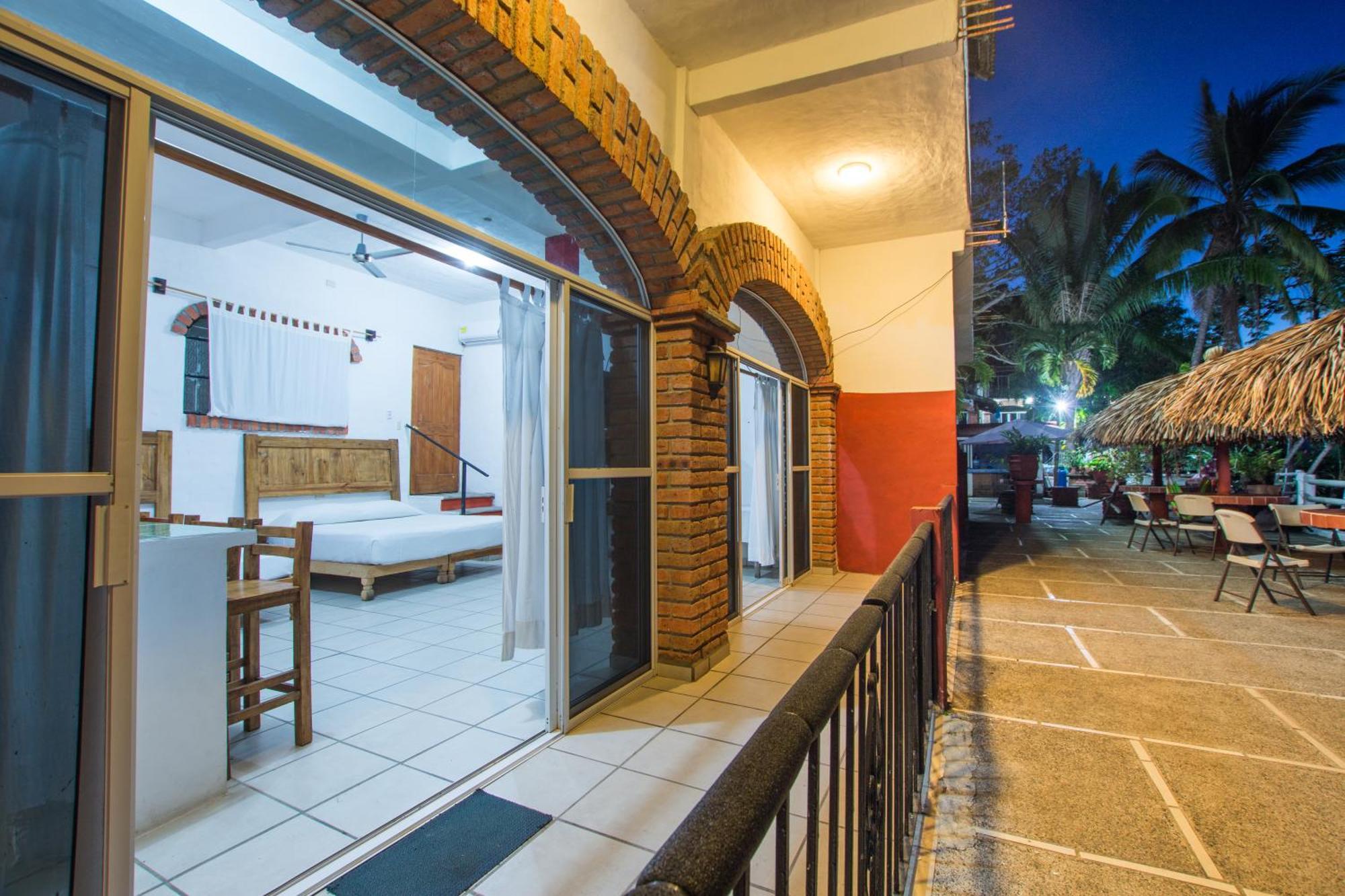 Traditional Sierra Leon Oceanfront Rooms - Adults Only プエルトバラータ エクステリア 写真