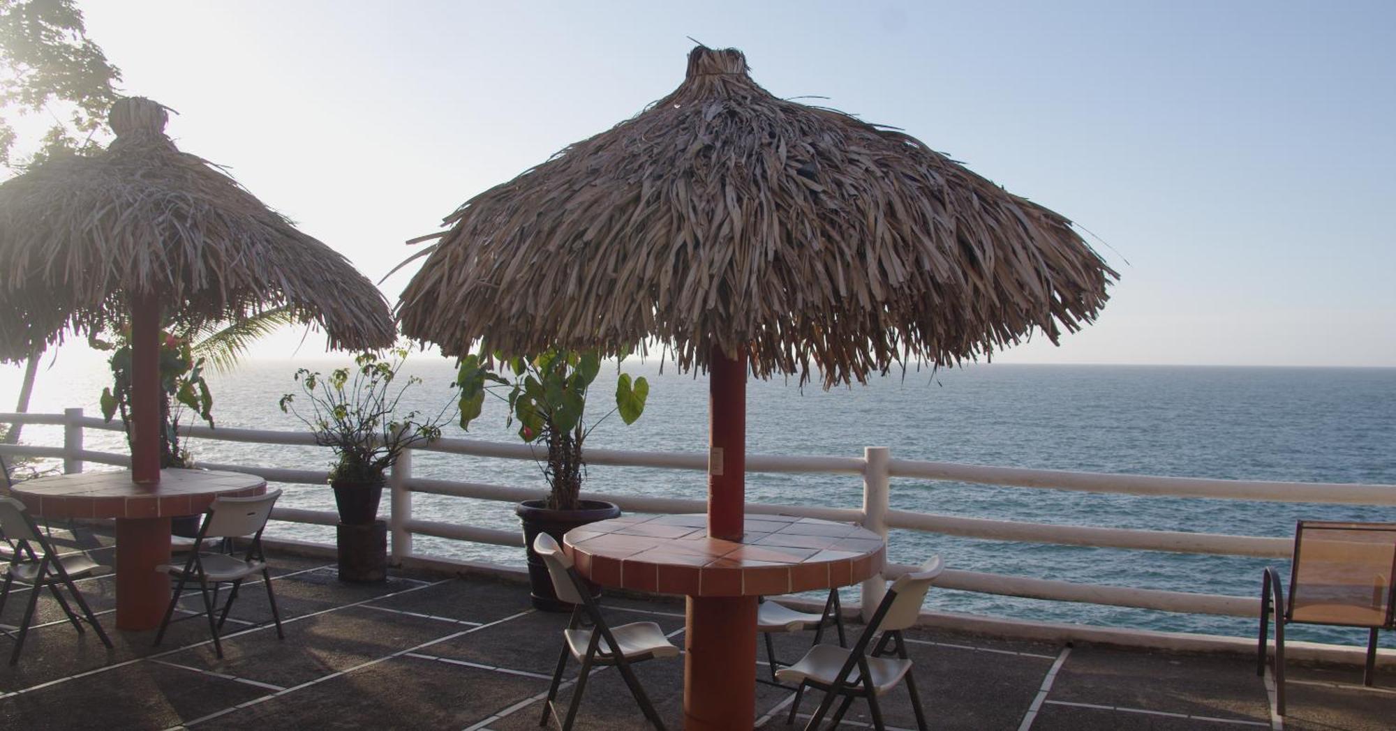 Traditional Sierra Leon Oceanfront Rooms - Adults Only プエルトバラータ エクステリア 写真