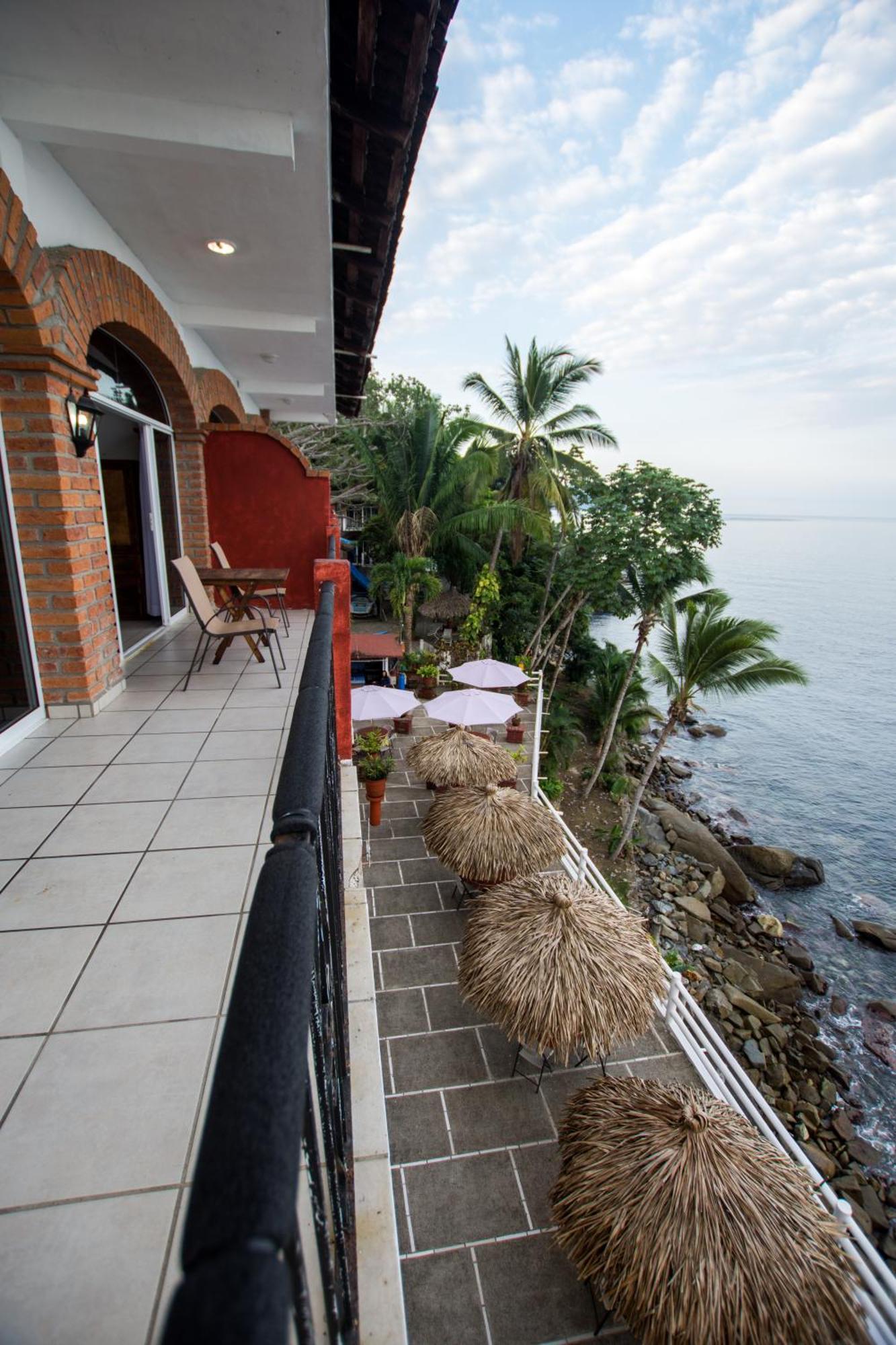 Traditional Sierra Leon Oceanfront Rooms - Adults Only プエルトバラータ エクステリア 写真