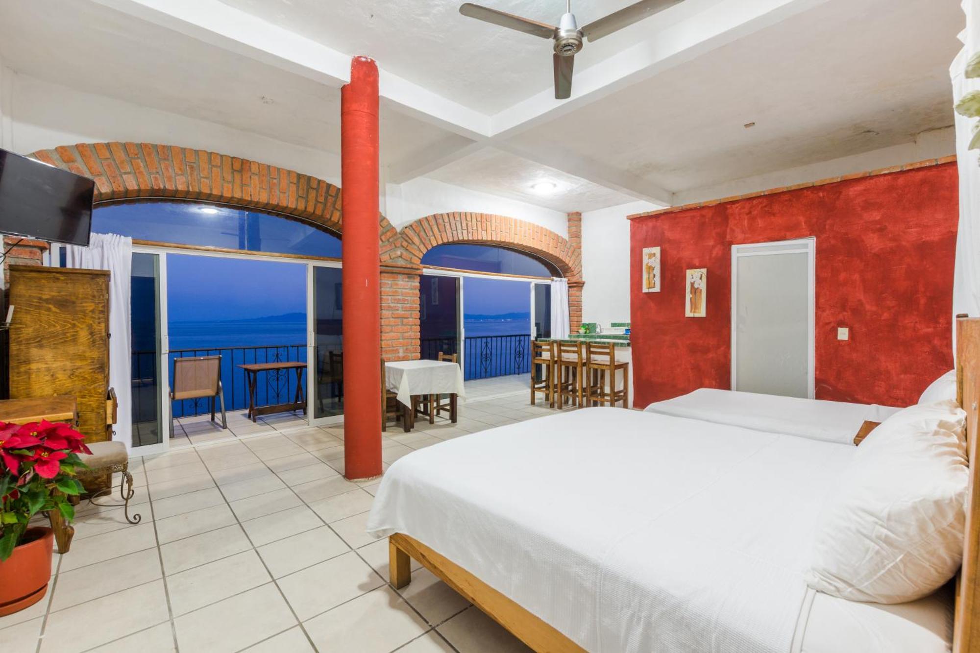 Traditional Sierra Leon Oceanfront Rooms - Adults Only プエルトバラータ エクステリア 写真